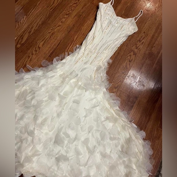 Elegant Sue Wong White and Cream Wedding Gown / Special occasion dress 100% silk - Picture 7 of 16